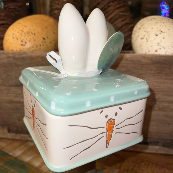 Ceramic Bunny box with lid. NWT - Picture 4 of 5